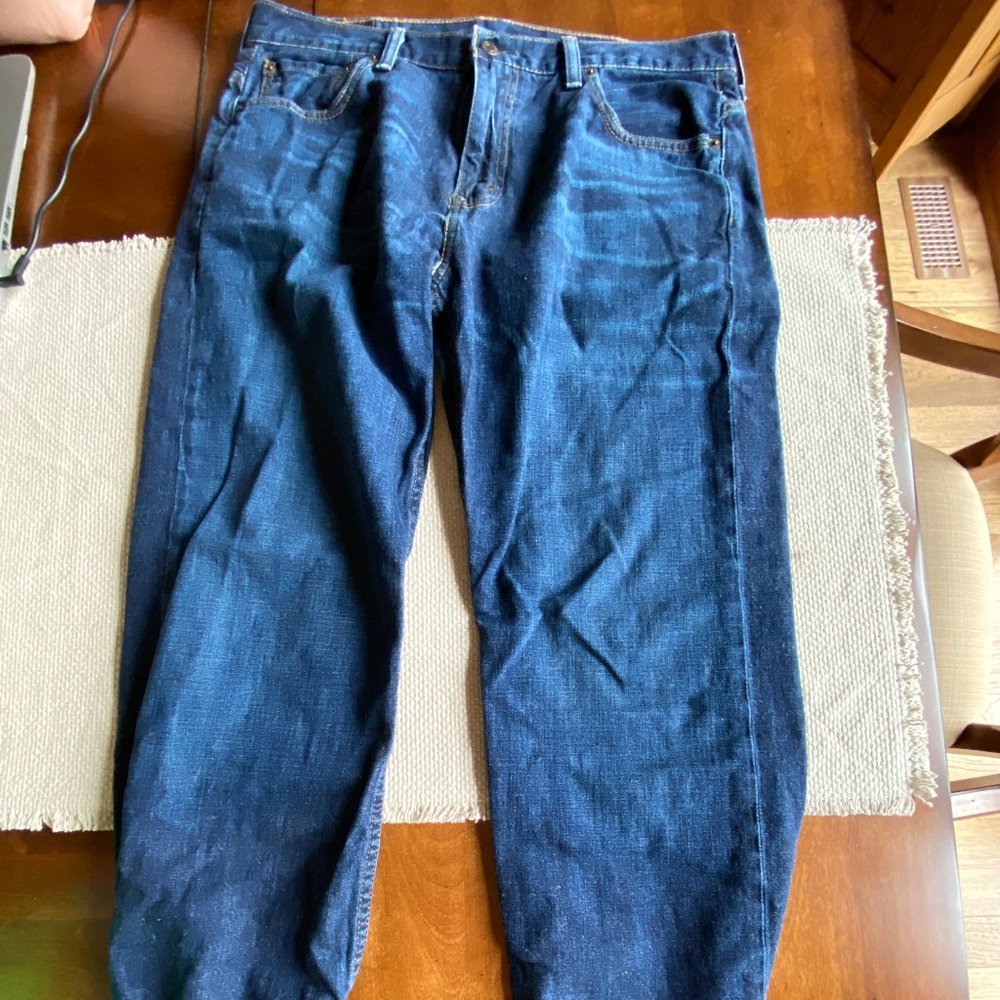 MENS SIZE 33X32 LEVI STRAUSS JEANS